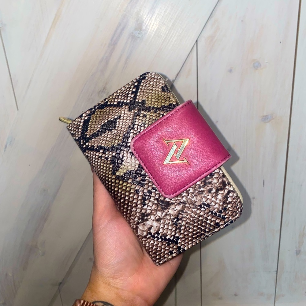 arienne vittadini wallet